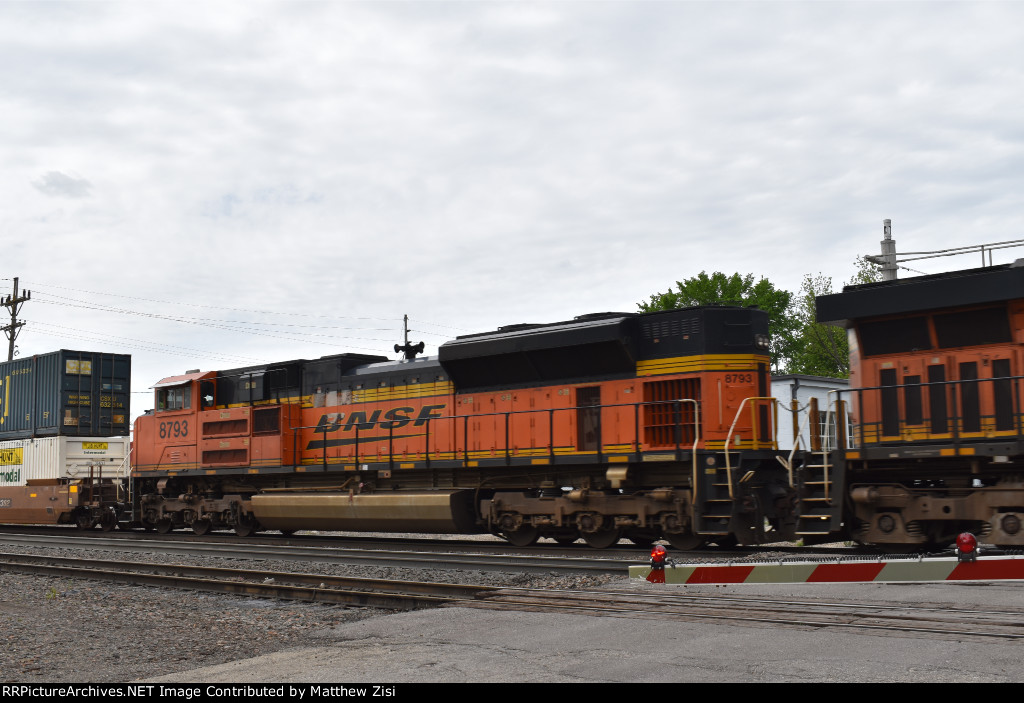 BNSF 8793